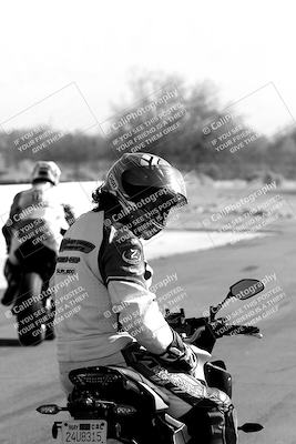 media/Apr-10-2022-SoCal Trackdays (Sun) [[f104b12566]]/Around the Pits/